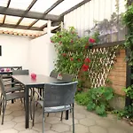 Centrally Located Townhouse In Close To The Pedestrian Street And Within Walking Distance Of The Harbour *