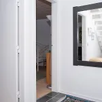 Centrally Located Townhouse In Close To The Pedestrian Street And Within Walking Distance Of The Harbour بيت للعطل *