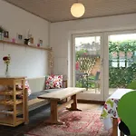 بيت للعطل Centrally Located Townhouse In Close To The Pedestrian Street And Within Walking Distance Of The Harbour *