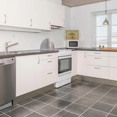 بيت للعطل Centrally Located Townhouse In Close To The Pedestrian Street And Within Walking Distance Of The Harbour *