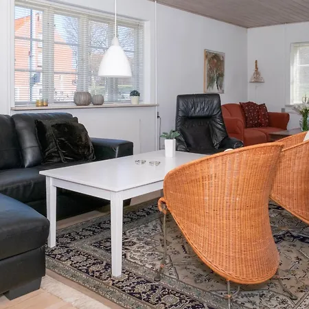 Large Townhouse Centrally Located In Holiday home Ebeltoft