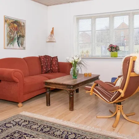 Large Townhouse Centrally Located In Ebeltoft