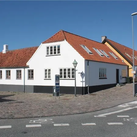 Large Townhouse Centrally Located In * Ebeltoft
